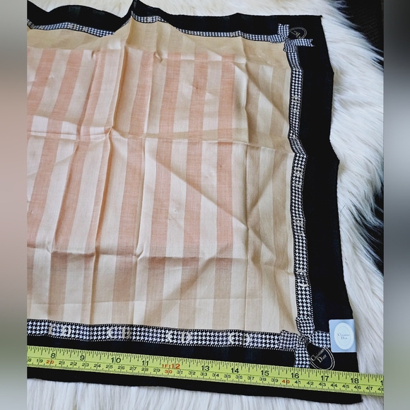 ❣️Christian Dior Hanky❣️ - Picture 12 of 12
